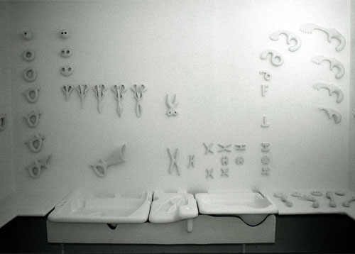 Werkstatt, 1999, Detail: Waschbecken und Werkzeuge